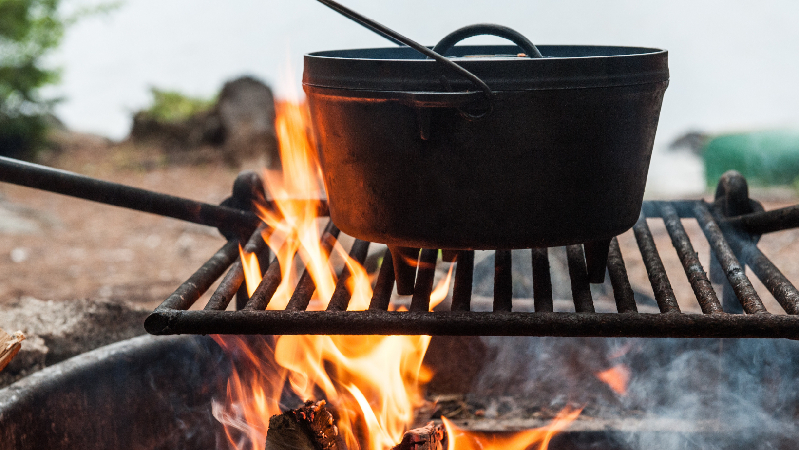 Cuisiner sur un feu de camp